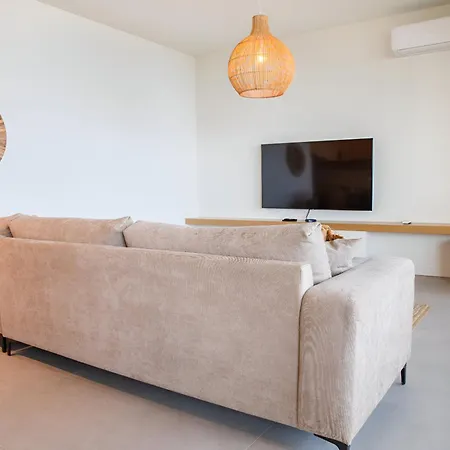 Villa With Private Pool,jacuzzi And Guesthouse- Gc Himarë